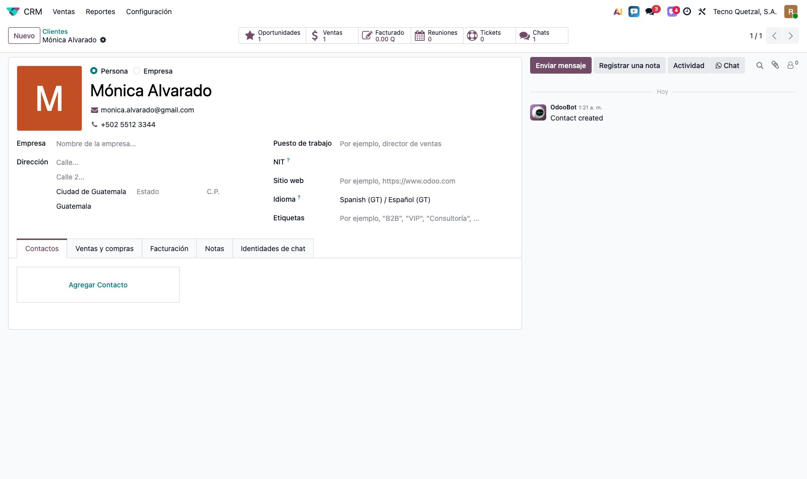 Ficha de contacto con el botón Chat en el chatter