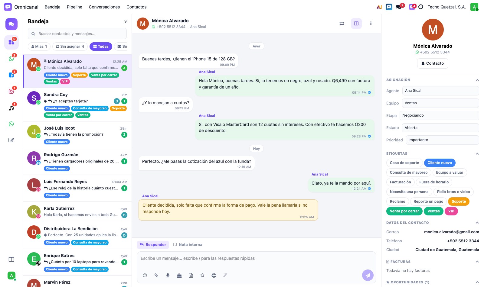 La bandeja omnicanal con una conversación de WhatsApp abierta